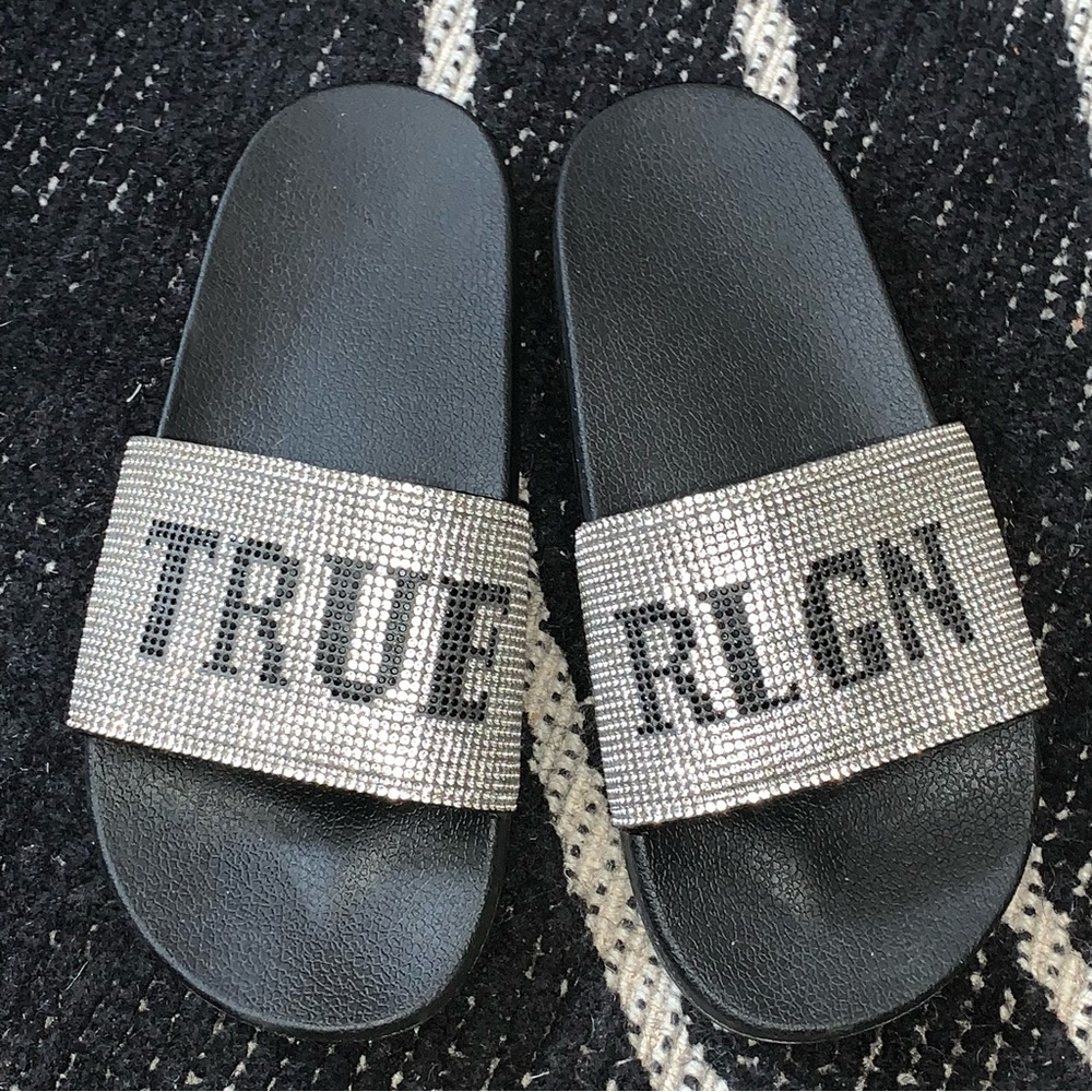 TRUE RELIGION MEYER ENCRUSTED CRYSTAL RHINSTONE | RUBBER SLIDES | Sz 7 | USED